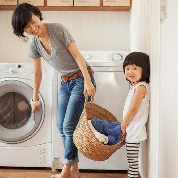 9 Tugas di Rumah yang Bisa Dilakukan Bersama Anak