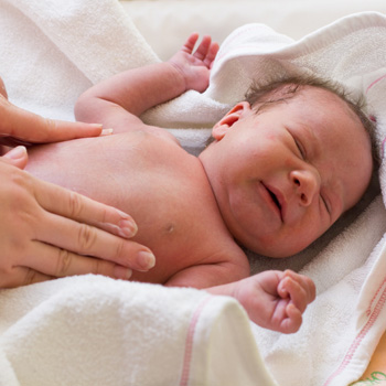 Mengatasi dan Mencegah Diare pada Bayi