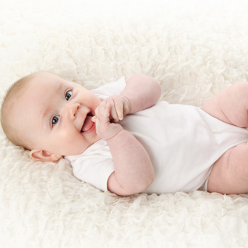 Cara Menebak Keinginan Bayi 7-10 Bulan