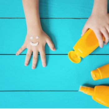 Aman Berjemur dengan 7 Sunblock Khusus Bayi dan Anak-anak