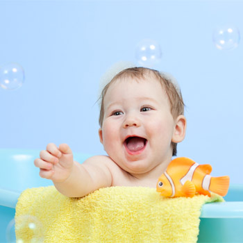 9 Tips Aman Memandikan Bayi 