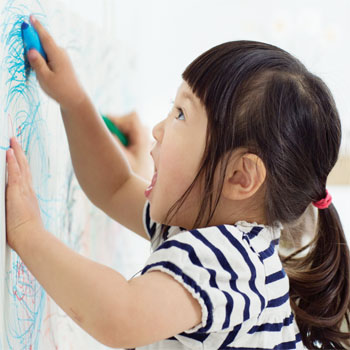 Menggambar dan Mewarnai Bisa Melatih Konsentrasi Anak