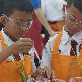 Dorong Minat Sains Anak di BASF Kids' Lab