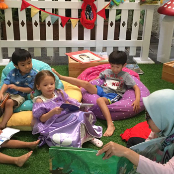 Ajak Anak Suka Membaca Sejak Kecil