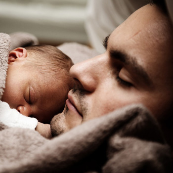 Tips Mempererat Bonding Ayah dan Bayi
