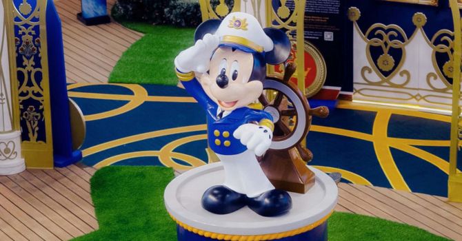 Figur 3D Captain Mickey Mouse dari Disney Cruise Line