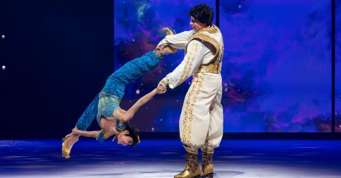 Aksi akrobatik dan seluncur menjadi bagian dari panggung Disney On Ice, memperkuat visual cerita yang dinikmati anak dan orang tua secara bersamaan. Foto: dok. Disney on Ice