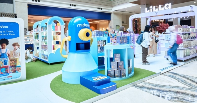 Suasana event Lilla dan Mideer dipenuhi aktivitas bermain edukatif yang melibatkan anak dan orang tua.