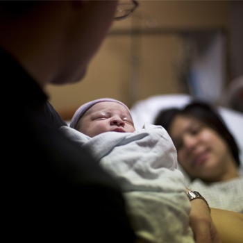 Jangan Takut Mandi Habis Melahirkan, Baca Ini!