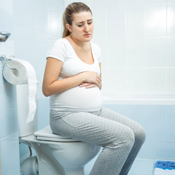 4 Trik Melancarkan BAB Saat Hamil