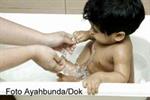 Ajarkan Anak Mandi di Bathtub