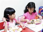 Belajar Antri dan Berbagi Lewat Makan Bersama 