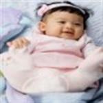 Bayi Bermain Mengayuh Kaki