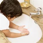 Membiasakan Balita Cuci Tangan