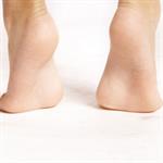 Balita Berjalan Jinjit