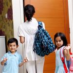 Anak Terlalu Dekat Dengan Pengasuh? Waspada!