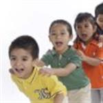 Balita Bekerja Sama Dalam Kelompok