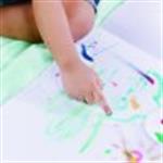 Balita 3 Tahun Mulai Kreatif Menggambar