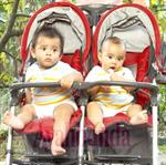 Merawat Bayi Kembar, Seru & Asyik!