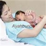 Bayi Senang Bersama Orang Lain