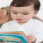 5 Langkah Agar Bayi Mengenal Buku 