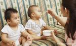 Bayi Mual Saat Diberikan Makanan Padat Pertama