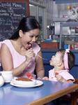 Stimulasi Ketrampilan Makan Bayi 7 – 9 Bulan