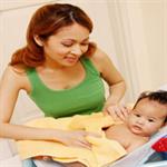 Tips: Jika Bayi Kedinginan Saat Dimandikan