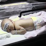 Merawat Bayi di Inkubator 
