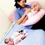 Tips Merawat Anak Kembar