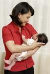Sigap Menggendong Bayi