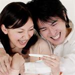 Kabarkan Kehamilan Lewat Kejutan 